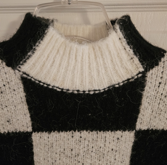 Black & White Sweater - Picture 3 of 5
